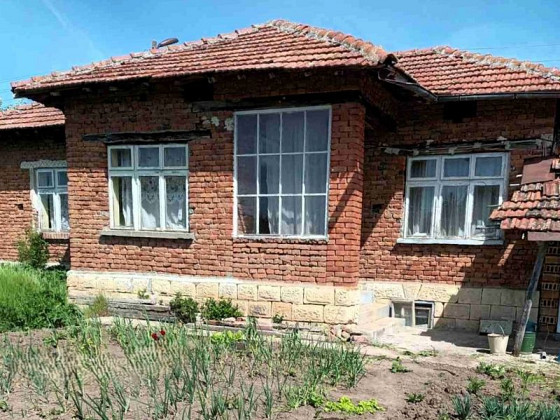 Дом площадью 120 кв.м, земельный участок 2560 кв.м, 16 км до города Исперих.
